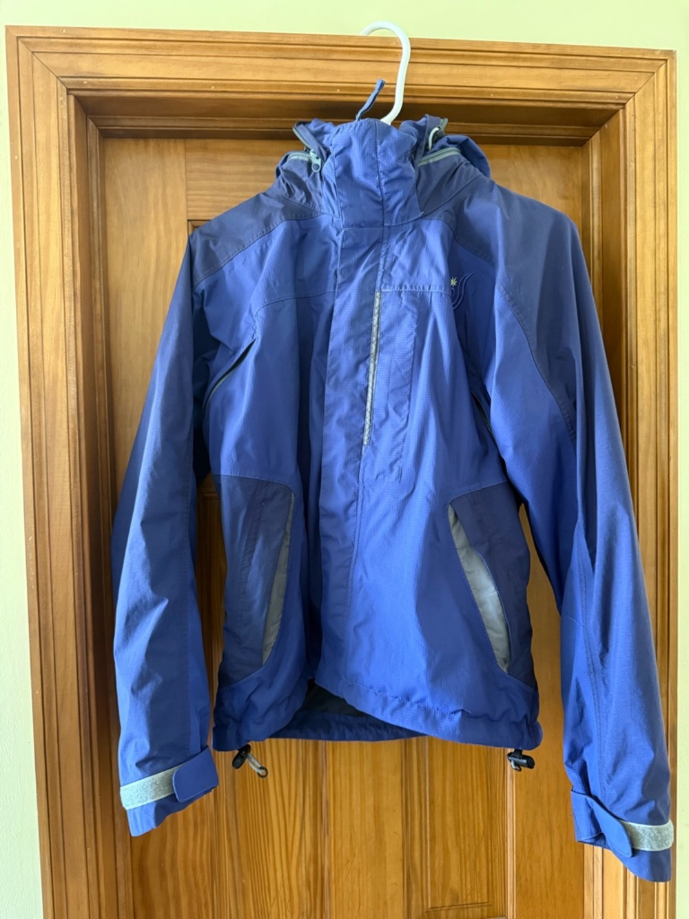 Isis ladies rain coat